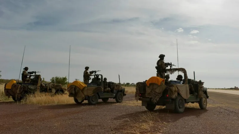 L'armée malienne a annoncé que des groupes armés avaient mené des attaques à différents endroits du pays